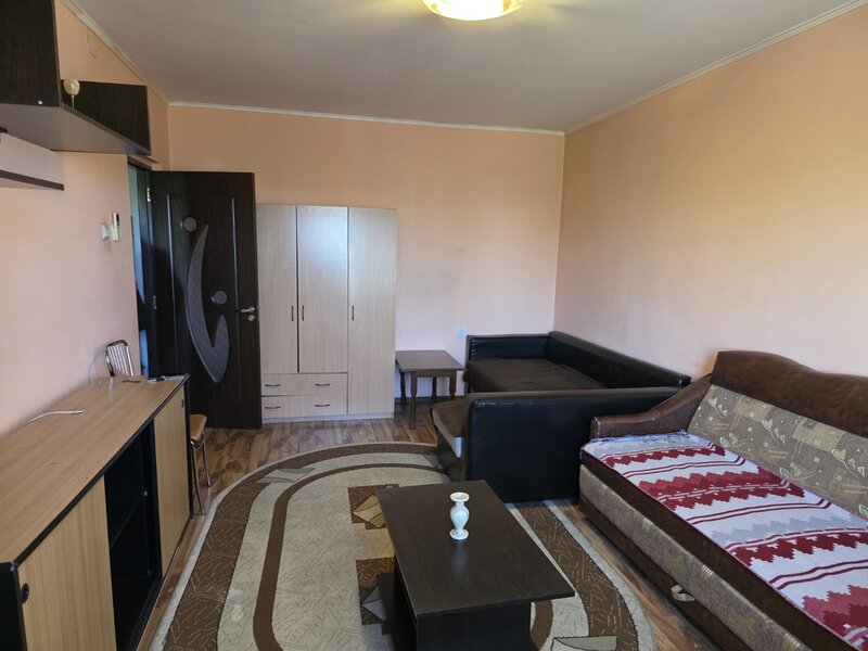 Dristor, 10 minute metrou si parc IOR, Ramnicul Sarat, bloc mixt, 1982