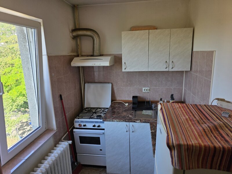 Dristor, 10 minute metrou si parc IOR, Ramnicul Sarat, bloc mixt, 1982