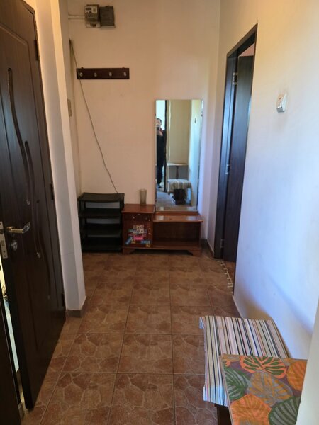 Dristor, 10 minute metrou si parc IOR, Ramnicul Sarat, bloc mixt, 1982