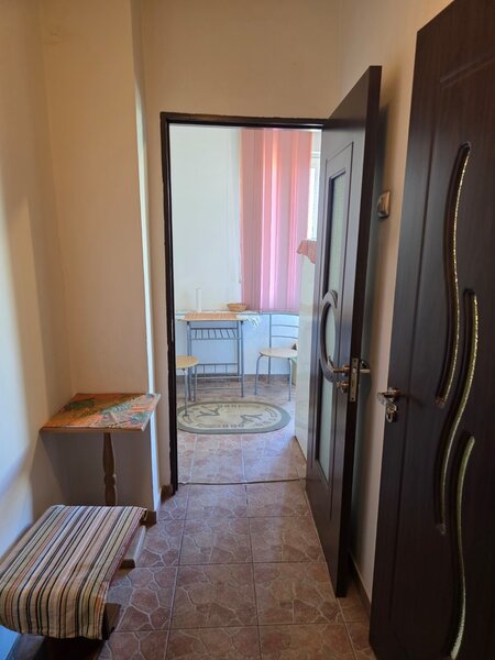 Dristor, 10 minute metrou si parc IOR, Ramnicul Sarat, bloc mixt, 1982